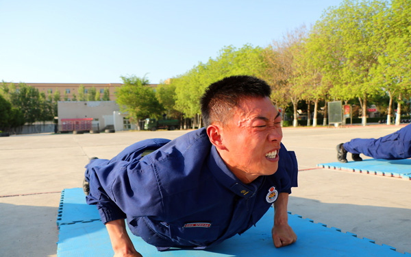 摔跤季后赛,蓬莱闪电队与荆楚玄武队强势反弹,体能对抗拉满!黑马成最大惊喜的简单介绍 摔跤季后赛,蓬莱闪电队与荆楚玄武队强势反弹,体能对抗拉满!黑马成最大惊喜的简单介绍